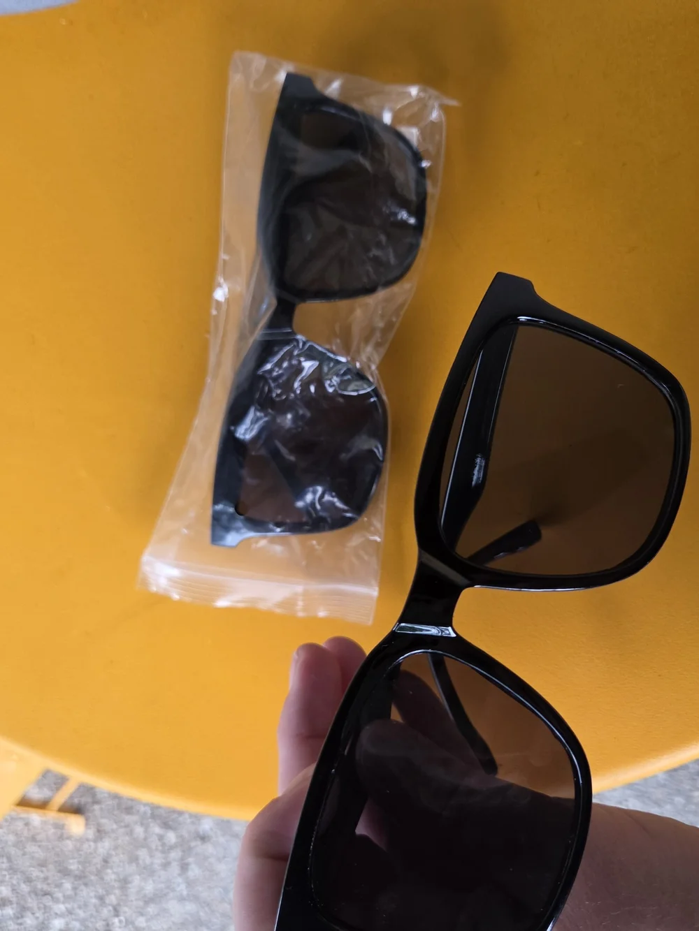 Classic Black Unisex Sunglasses - Polarized Lens